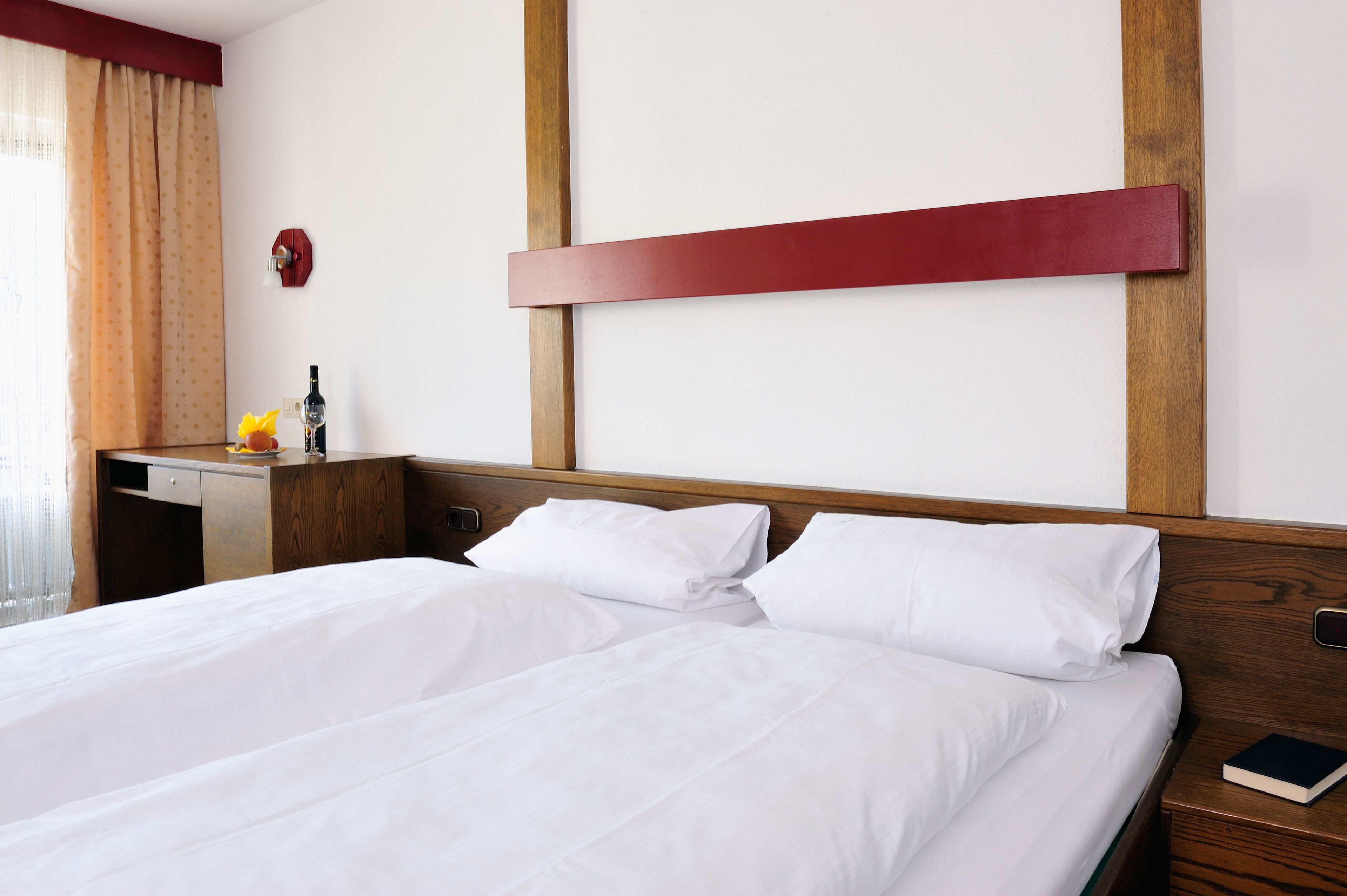 comfort double room, balcony (main building) | 1 bedroom, hypo-allergenic bedding, desk, free wifi