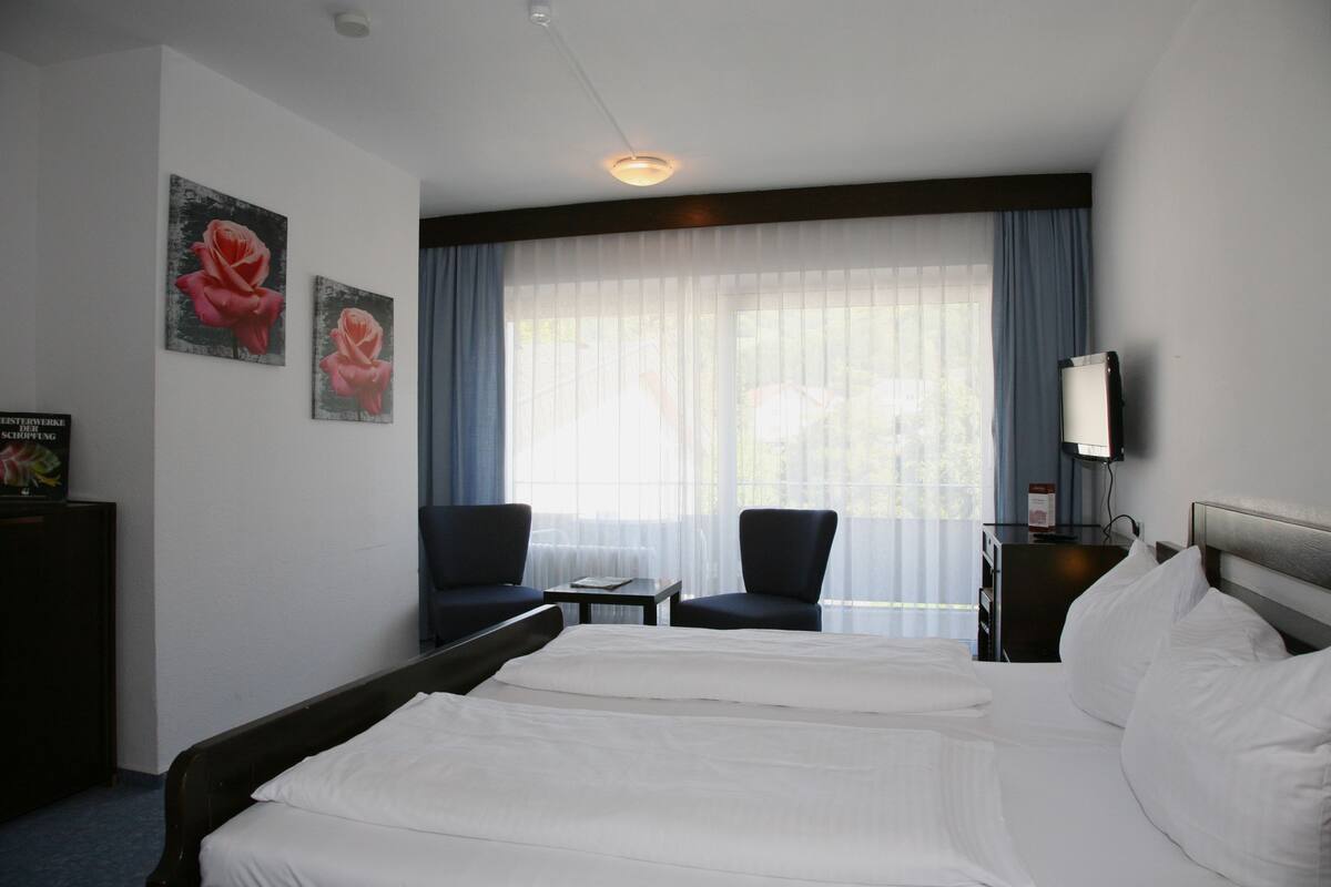 comfort double room, balcony (main building) | 1 bedroom, hypo-allergenic bedding, desk, free wifi
