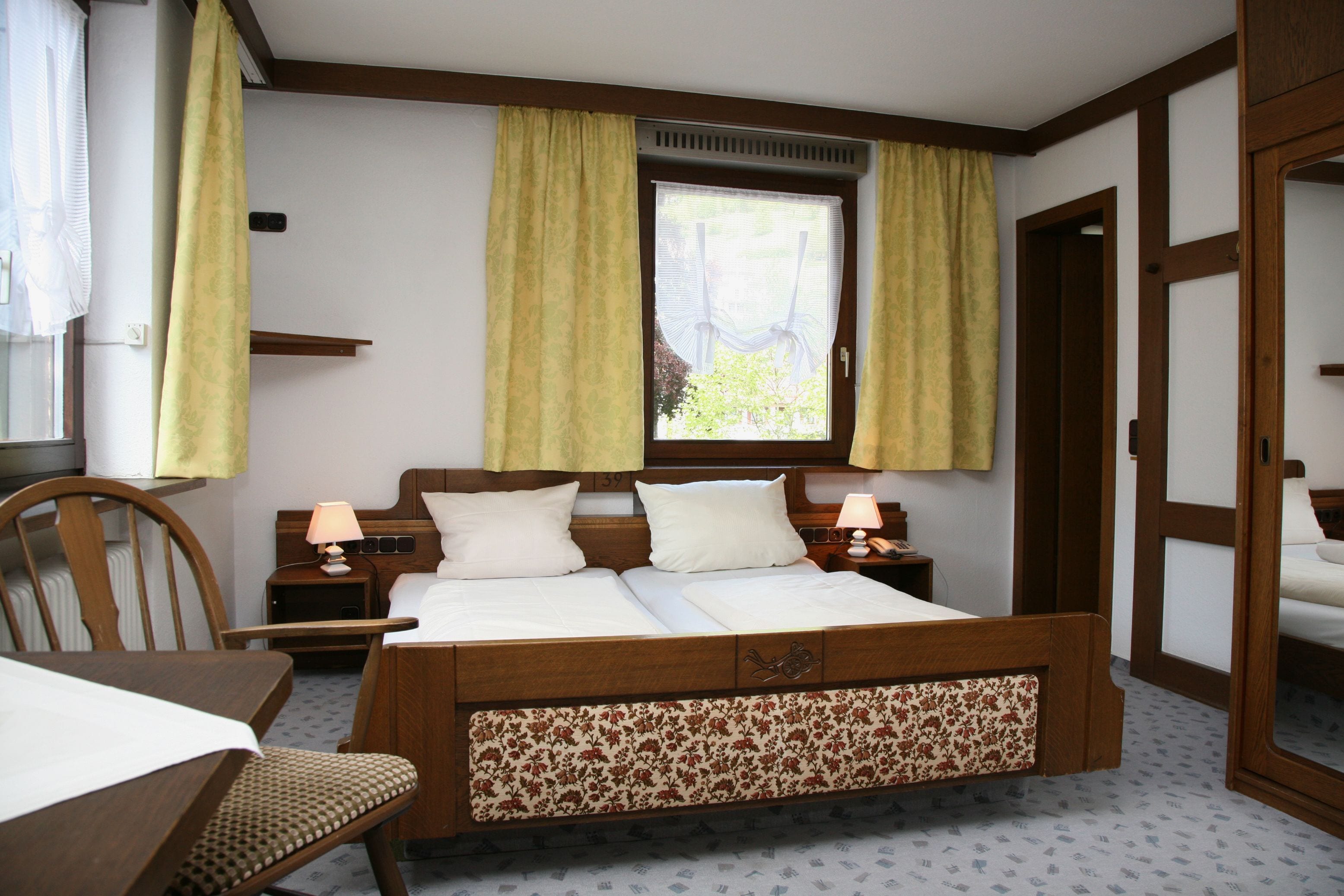 standard double room, annex building | 1 bedroom, hypo-allergenic bedding, desk, free wifi