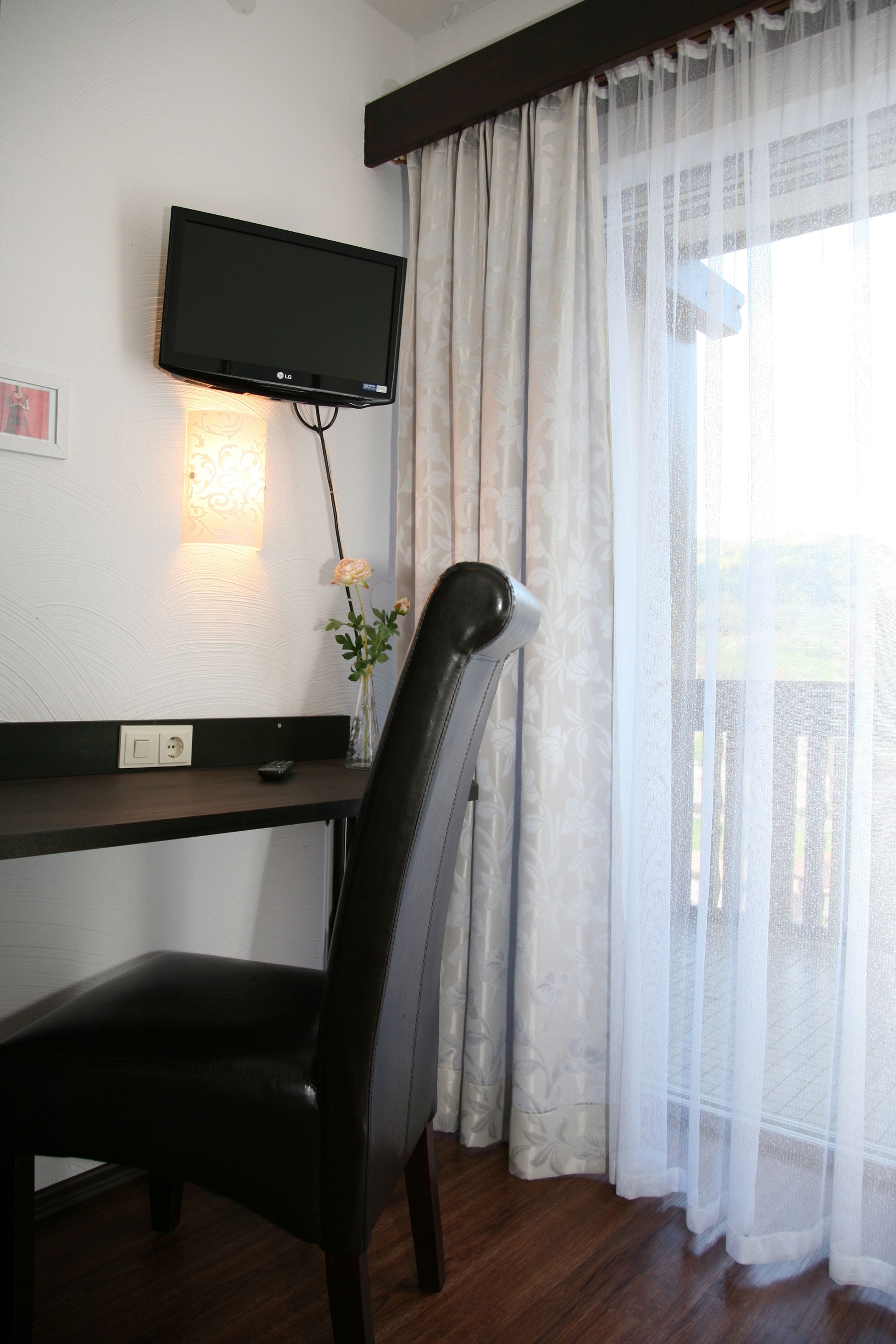 comfort single room, balcony (main building) | room amenity