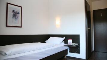 Comfort-Einzelzimmer, Balkon (HauptgebÀude) | Allergikerbettwaren, Schreibtisch, kostenloses WLAN, BettwÀsche