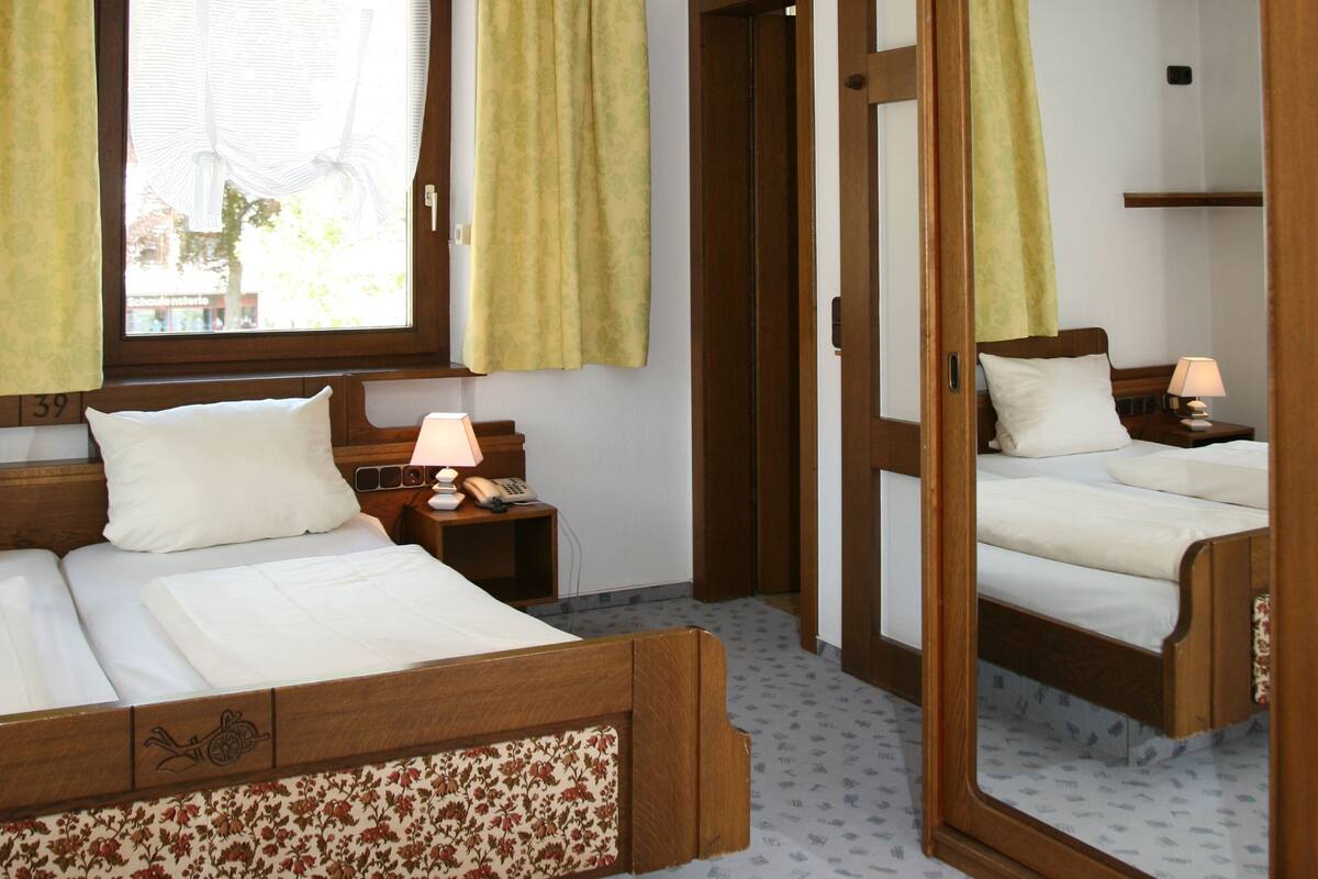 Standard Double Room, Annex Building | Hypo-allergenic bedding, desk, free WiFi, bed sheets