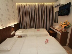 Kamar Twin Deluks | Brankas, meja kerja, setrika/meja setrika, dan Wi-Fi gratis