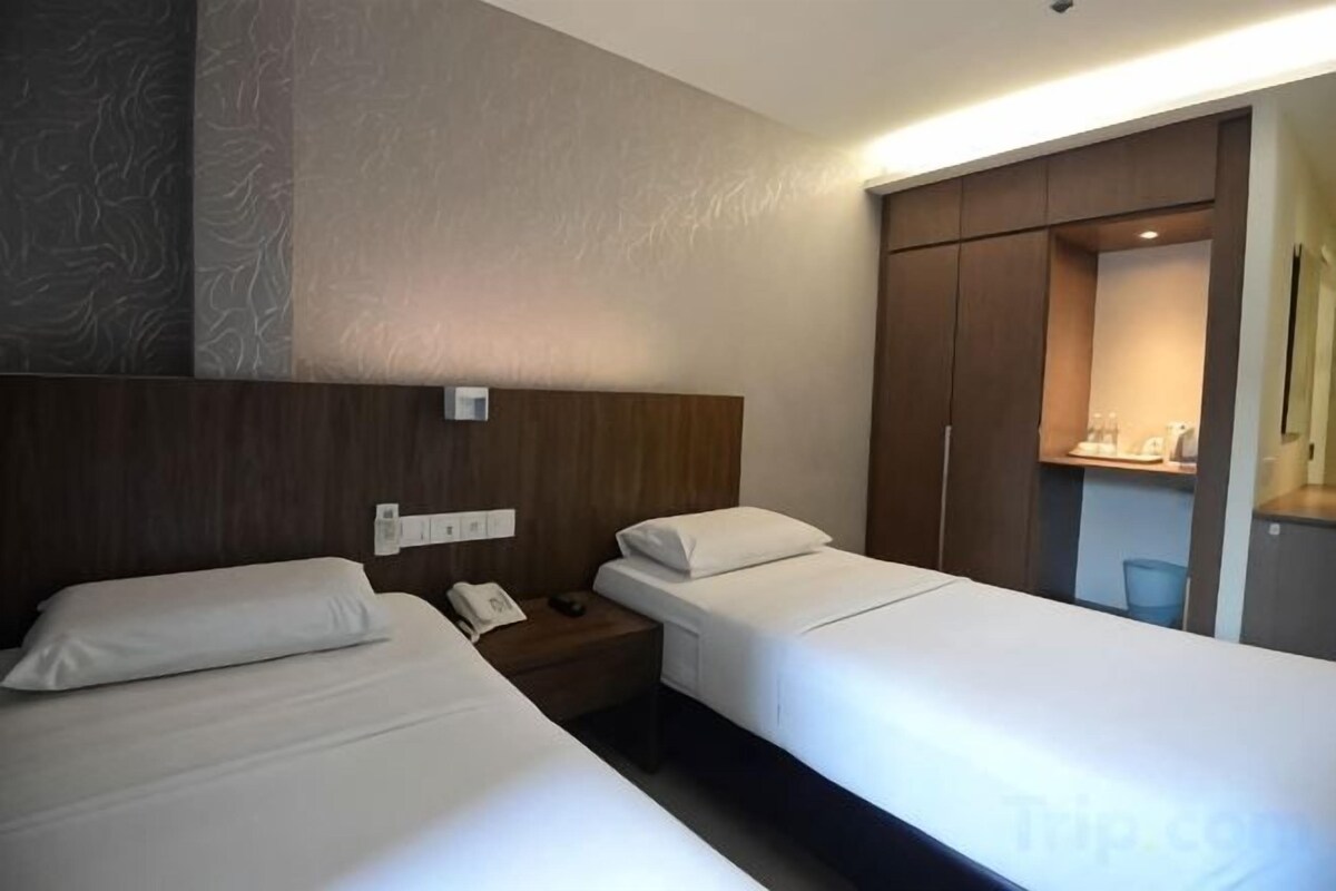 In-room safe, desk, iron/ironing board (on request), WiFi (free)