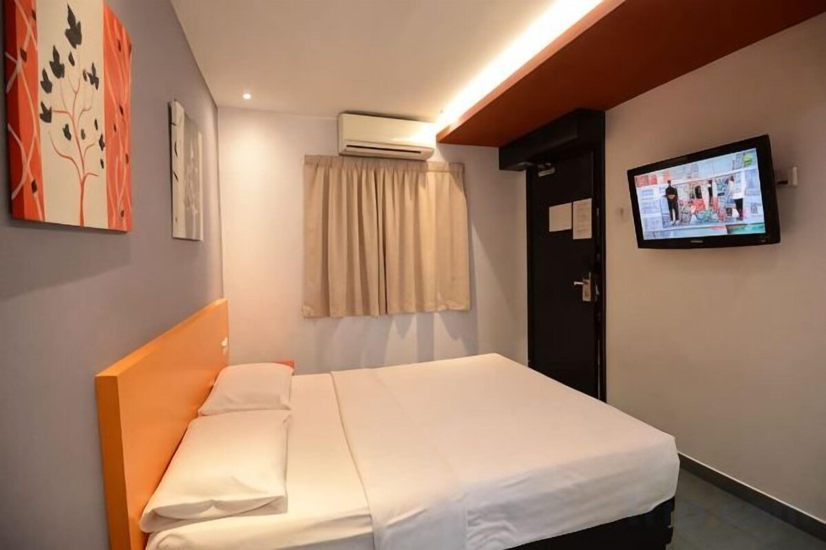 In-room safe, desk, iron/ironing board (on request), WiFi (free)