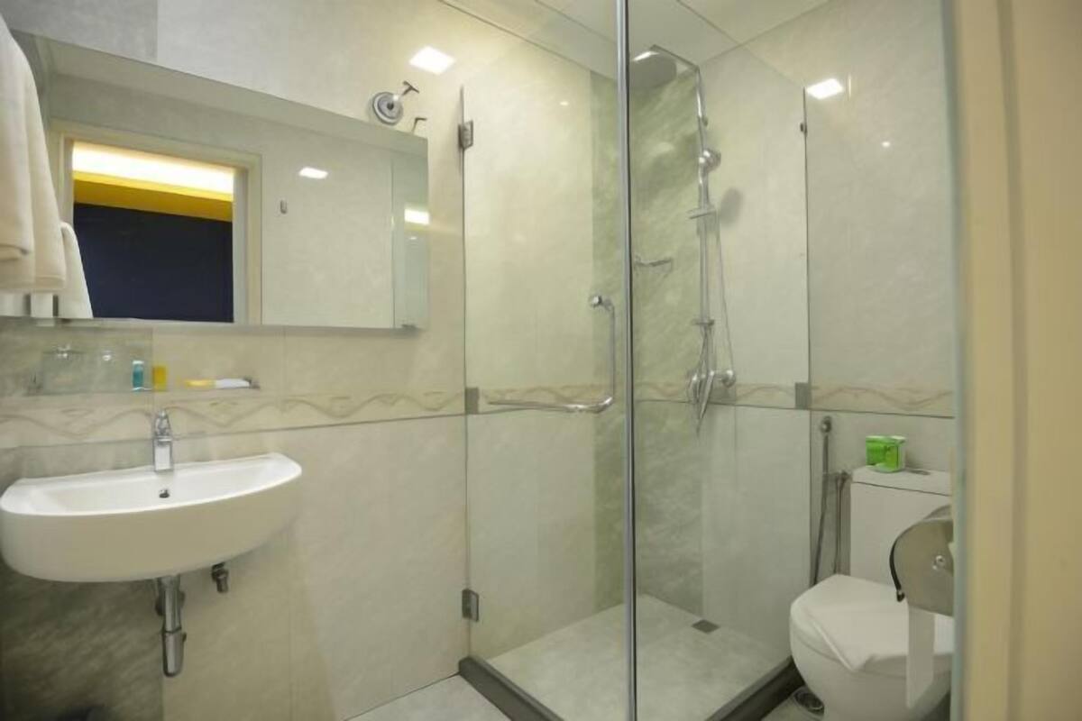 Bathroom | Shower, free toiletries, hair dryer, towels