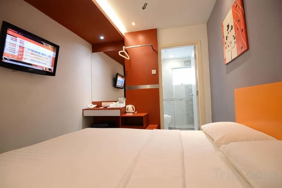 In-room safe, desk, iron/ironing board (on request), WiFi (free)