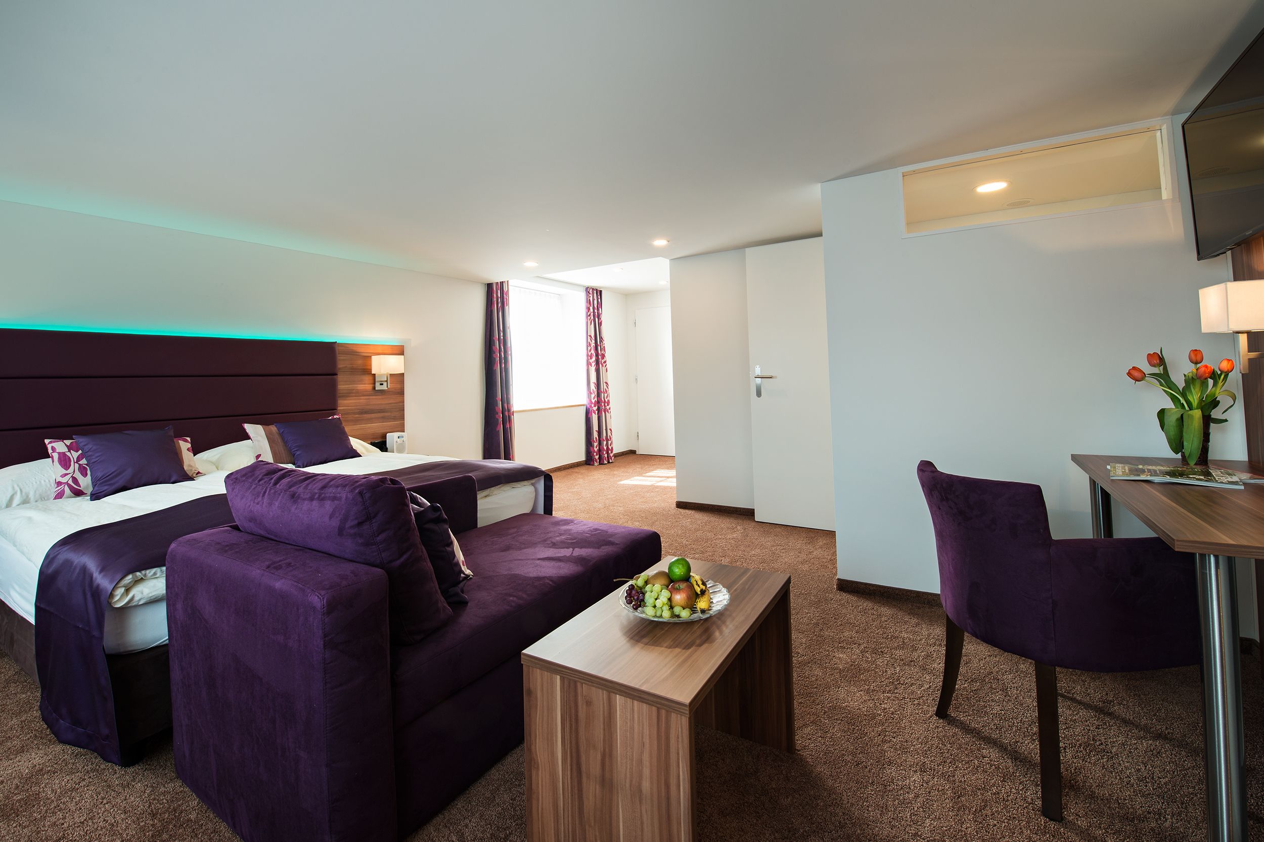 premium bedding, minibar, in-room safe, desk