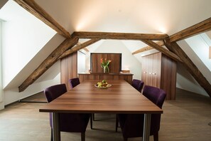 Suite – panorama | Sengetøy av topp kvalitet, minibar, safe på rommet og skrivebord