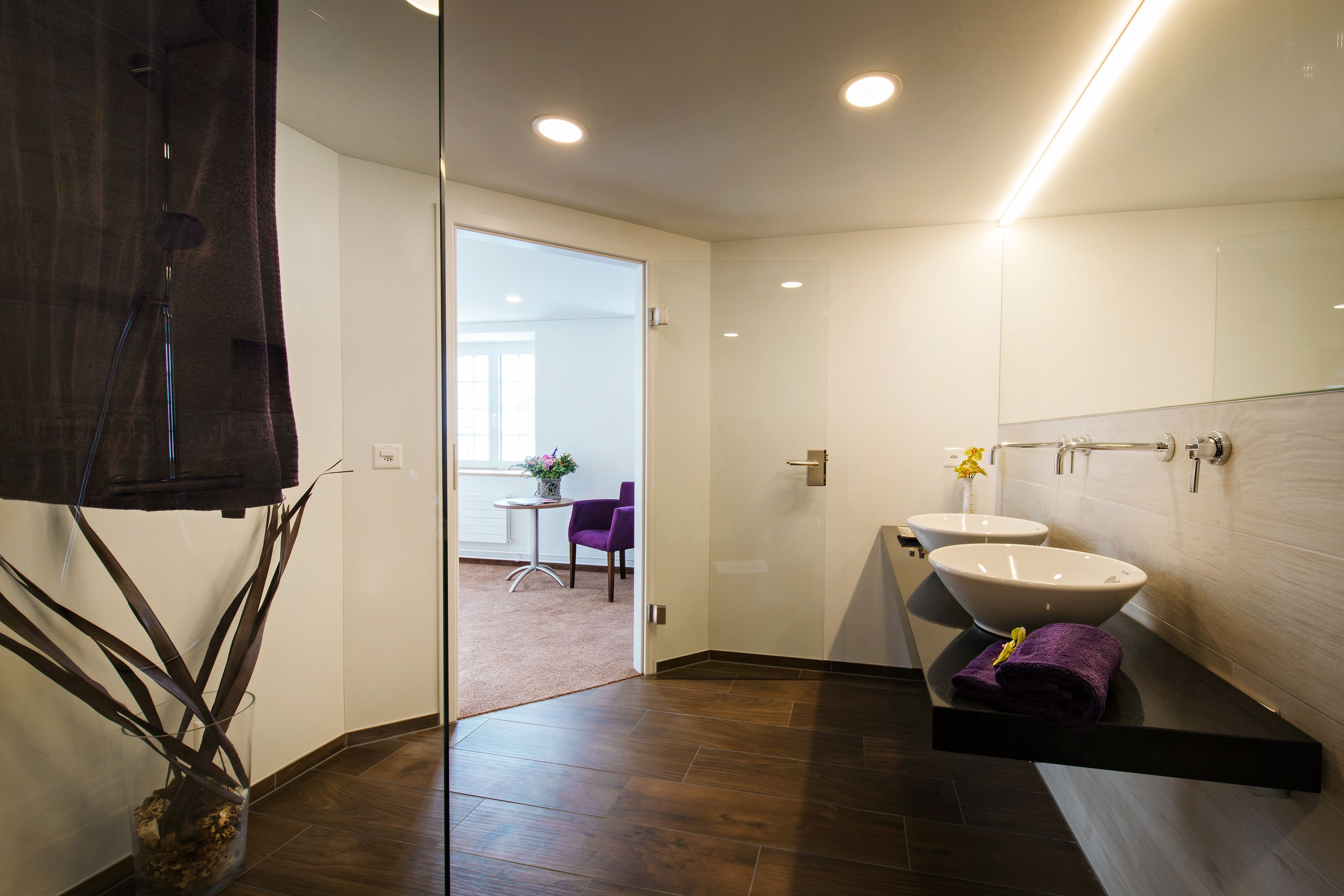 suite | premium bedding, minibar, in-room safe, desk