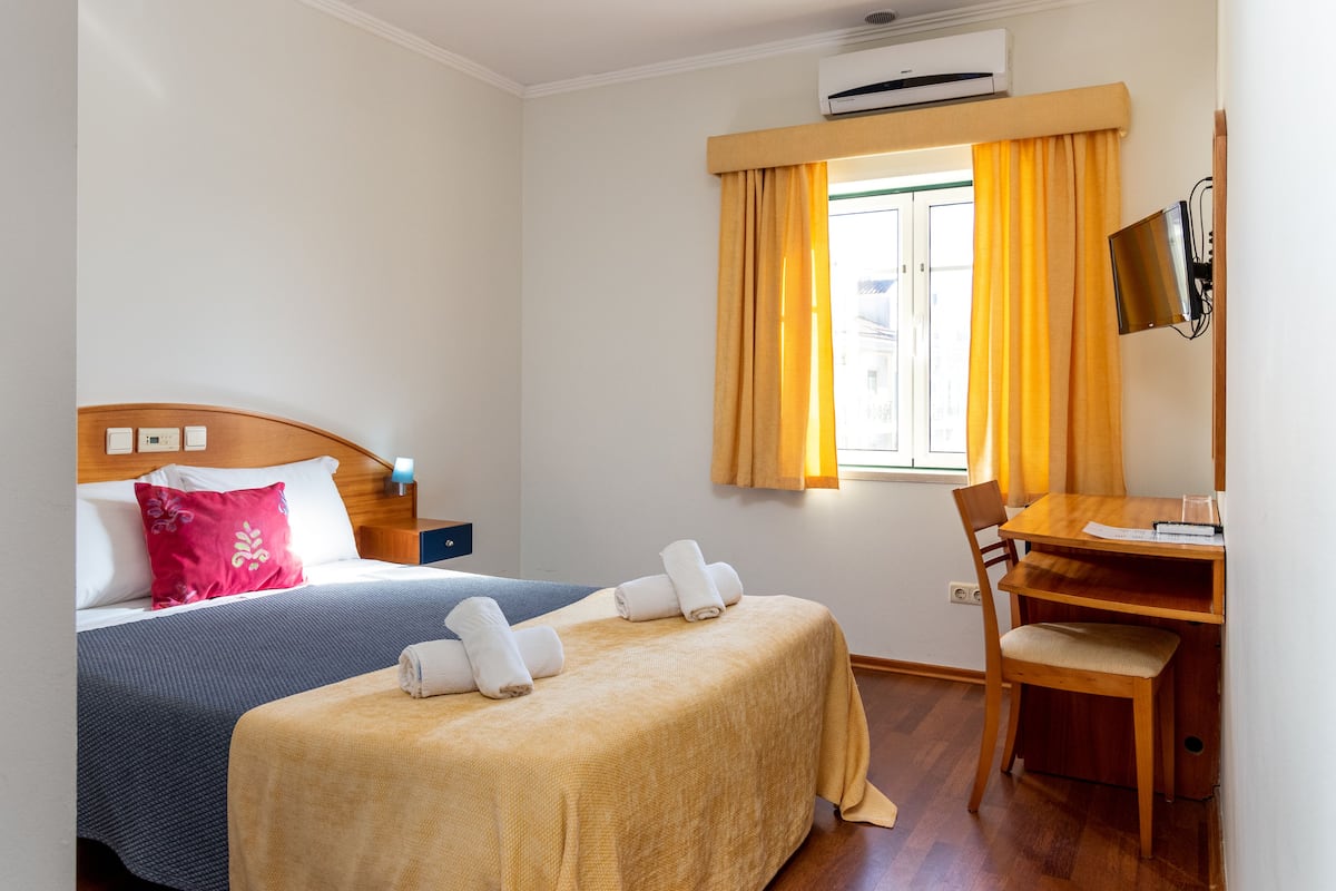 Standard Double Room | 1 bedroom, desk, blackout curtains, soundproofing