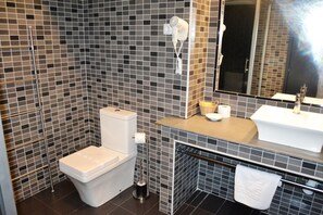 Shower, free toiletries, hair dryer, towels