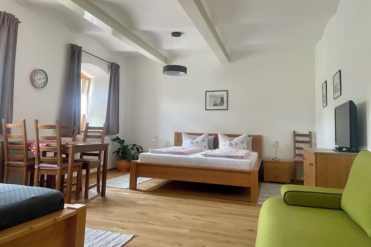 Studio Comfort, Bebas Asap Rokok, pemandangan kebun | Makan di kamar