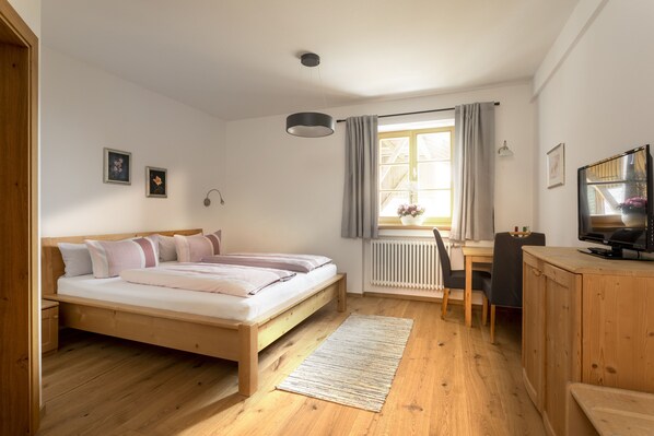 Comfort Double or Twin Room, Garden View | 2 bedrooms, individually decorated, desk, laptop workspace
