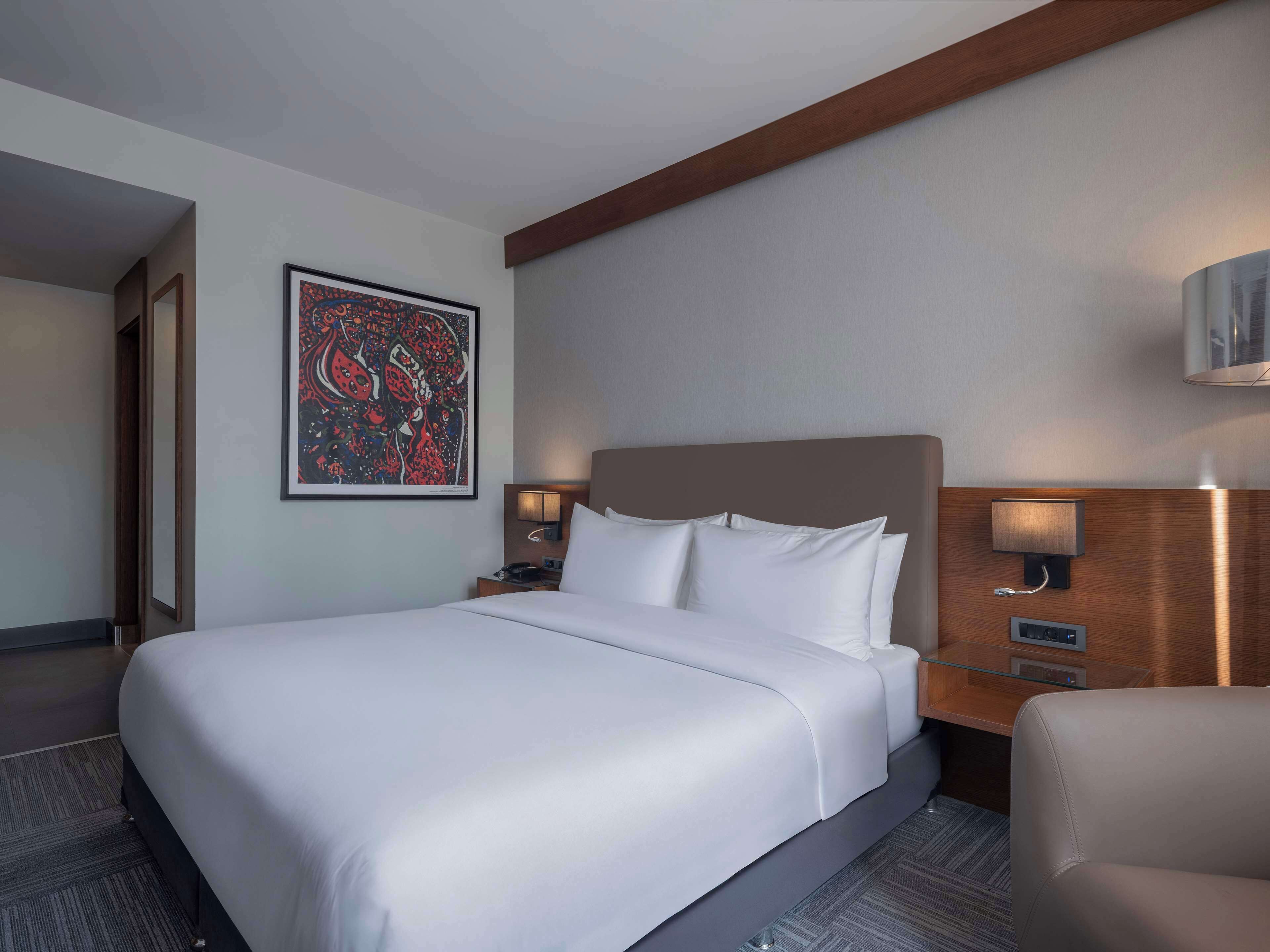 premium bedding, minibar, in-room safe, desk