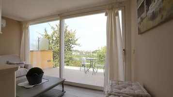 Superior Townhome, Terrace | Living area