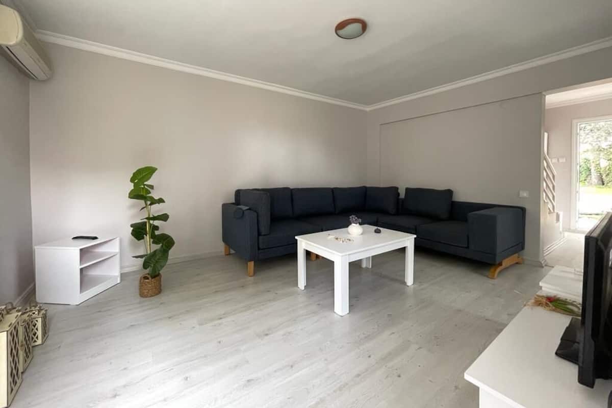 Apartment, 3 Bedrooms | Living area