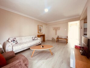 Comfort Apartment | Living area | TV - Sun Beach Villas (Foça)