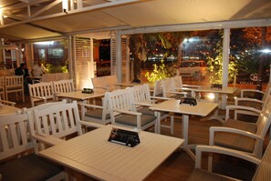 Bar (on property) - Hotel Mano (Sarandë)