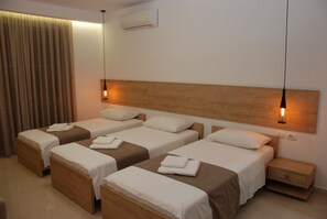 Triple Room, Balcony, Sea View | Minibar, desk, free cribs/infant beds, rollaway beds - Hotel Mano (Sarandë)