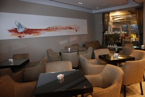 Bar (on property) - Hotel Mano (Sarandë)