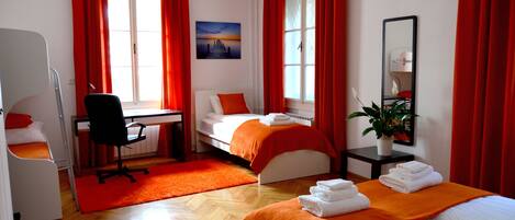 Family Quadruple Room, 1 Bedroom, Shared Bathroom