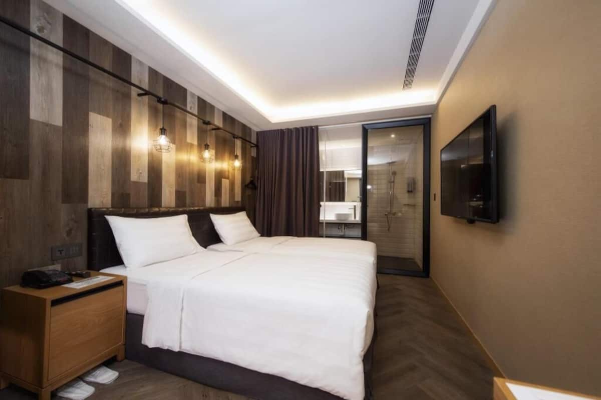 In-room safe, desk, WiFi (free), bed sheets