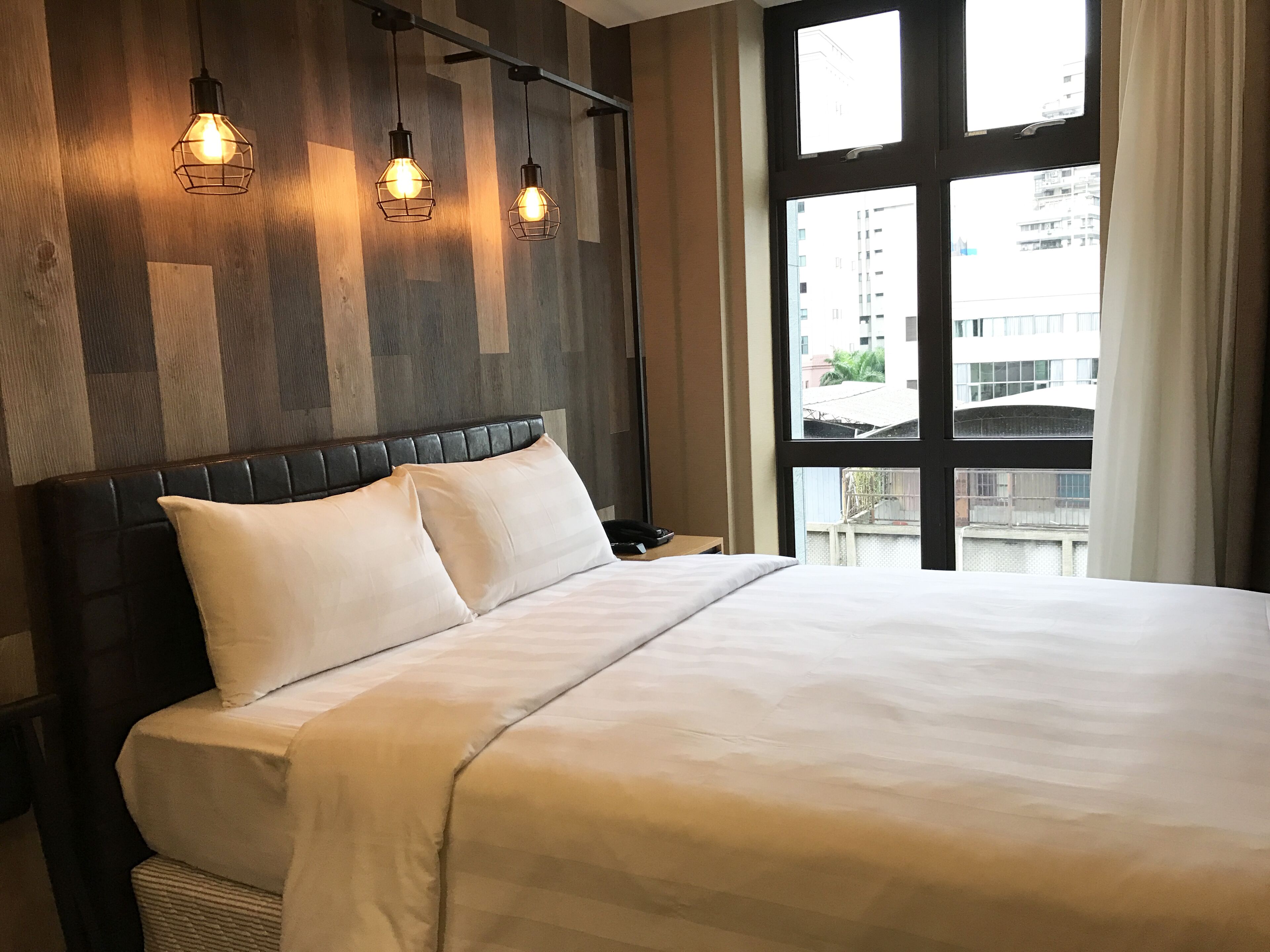 city double room, 1 double bed | street view
