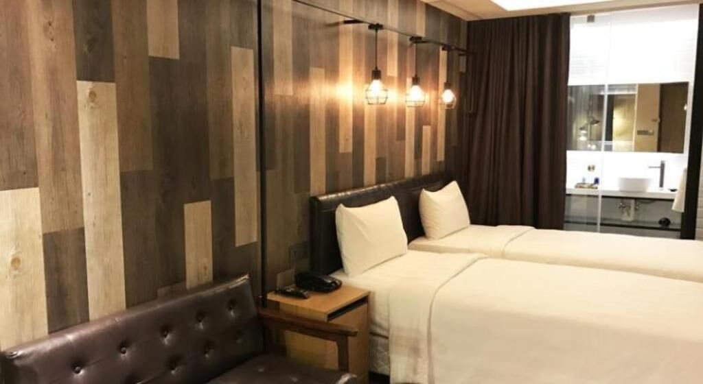 Zimmersafe, Schreibtisch, kostenloses WLAN, Bettwäsche