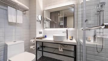 Double Room, 1 Double Bed, No Windows | Bathroom | Shower, hair dryer, towels, shampoo
