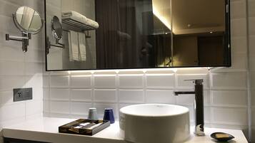 Twin Room, 2 Single Beds, No Windows | Bathroom sink