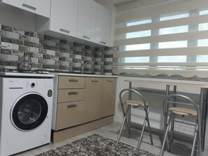 单人房 | 私人厨房 | 冰箱、电热水壶、厨具/餐具