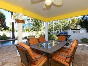 Outdoor dining - Anna Rose (Holmes Beach)