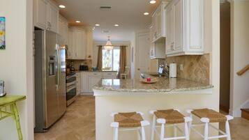 Standard Apartment, 6 Bedrooms | Private kitchen | Fridge, microwave, coffee/tea maker