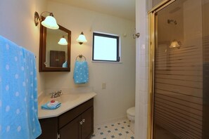 Bathroom - Kingfish (Anna Maria)