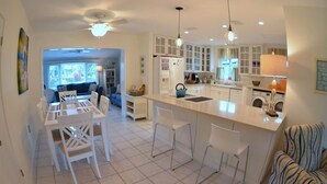 Unclassified image, 4 of 33, button - Sunshine Cottage (Anna Maria)
