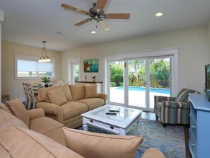 Standard Apartment, 6 Bedrooms | Living room | DVD player