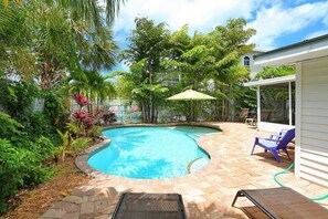 Outdoor pool - Island Dawn (Holmes Beach)