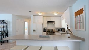 Standard Apartment, 3 Bedrooms | Private kitchen - Breezy Daze (Holmes Beach)