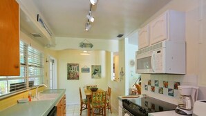 Unclassified image, 2 of 7, button - Castaway Cottage (Anna Maria)