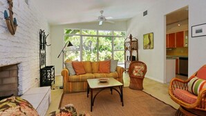 Unclassified image, 3 of 7, button - Castaway Cottage (Anna Maria)