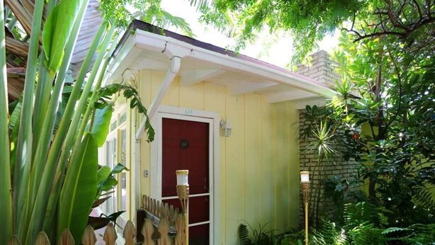 Unclassified image, 1 of 7, button - Castaway Cottage (Anna Maria)