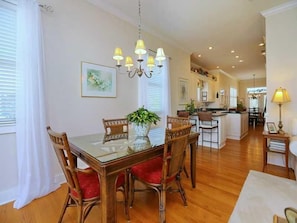 Standard Apartment, 3 Bedrooms | In-room dining
