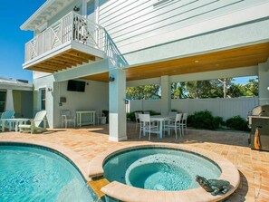 Outdoor spa tub - Rose Quartz (Anna Maria)