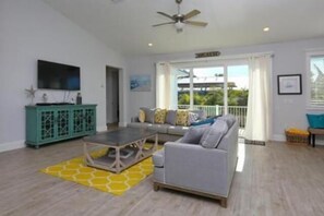 Apartemen Standar, 5 kamar tidur | Ruang keluarga | Pemutar DVD