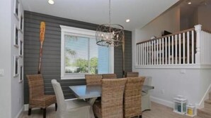 Standard Apartment, 5 Bedrooms | In-room dining - Silver Surf (Holmes Beach)