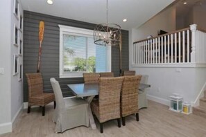 Apartemen Standar, 5 kamar tidur | Makan di kamar