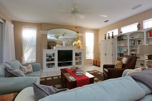 スタンダード アパートメント 3 ベッドルーム | リビング エリア | DVD プレーヤー