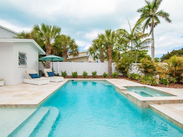 Outdoor pool - Seas the Day (Anna Maria)