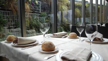 Frühstück, Mittagessen, Abendessen, lokale Küche, Speisen im Freien